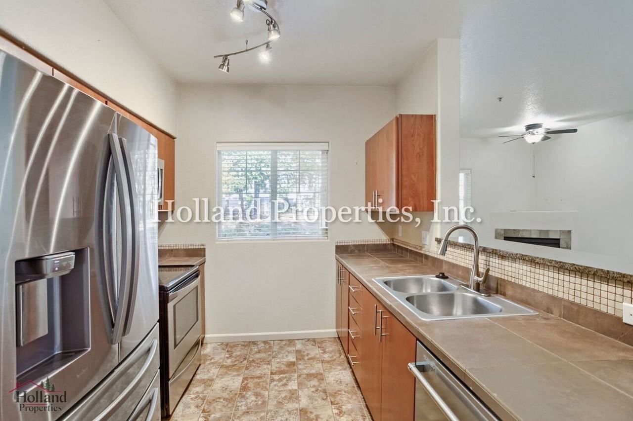 10734 Ne Holly St #108 - Photo 6 of 18