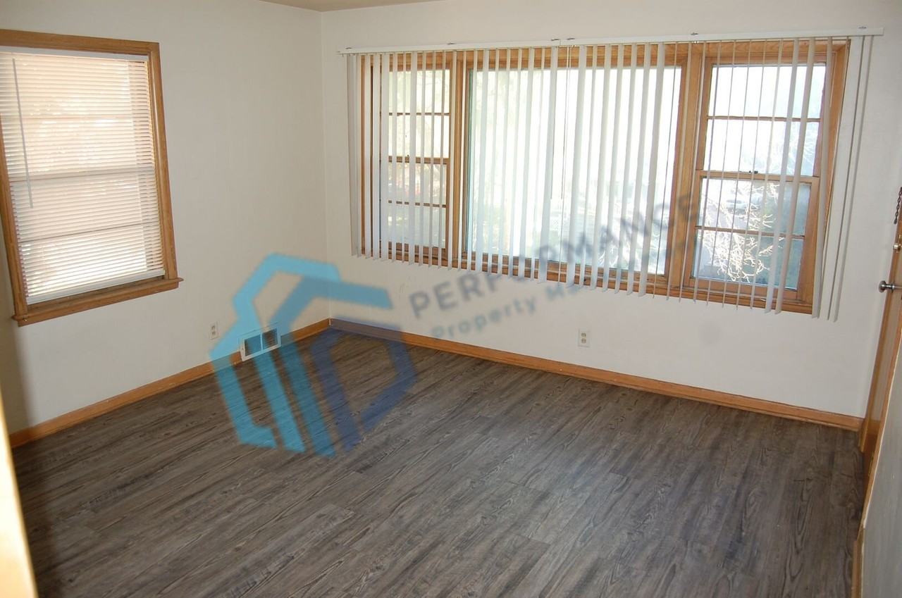 3123 P St #3125 - Photo 2 of 8