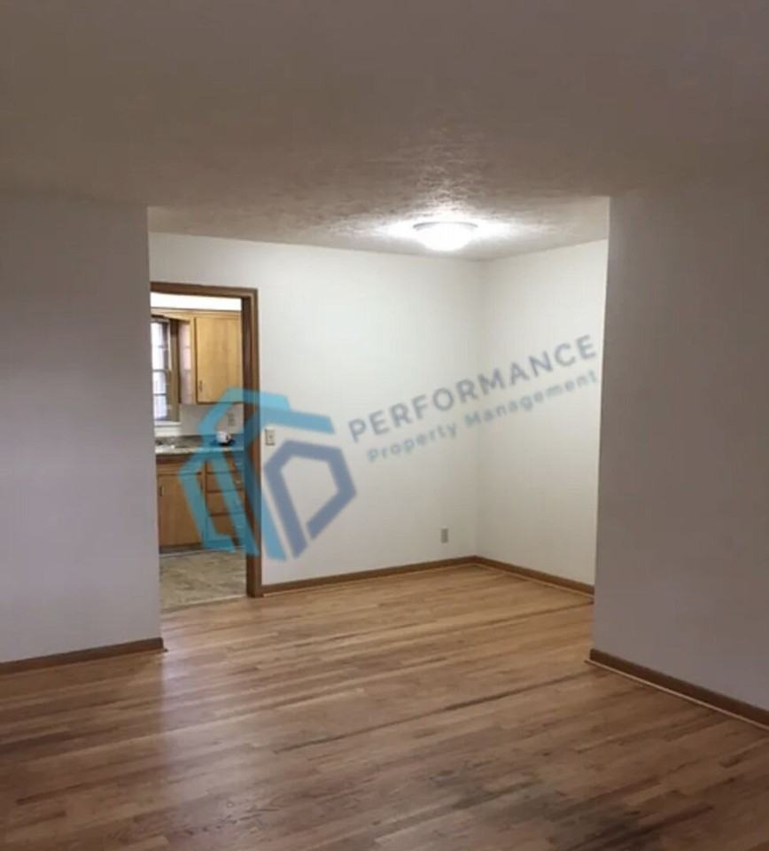 4624 Davenport St #3 - Photo 4 of 7
