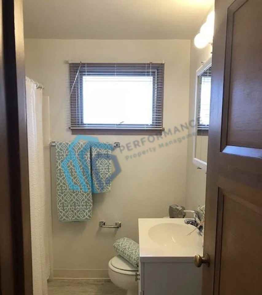 4624 Davenport St #3 - Photo 6 of 7