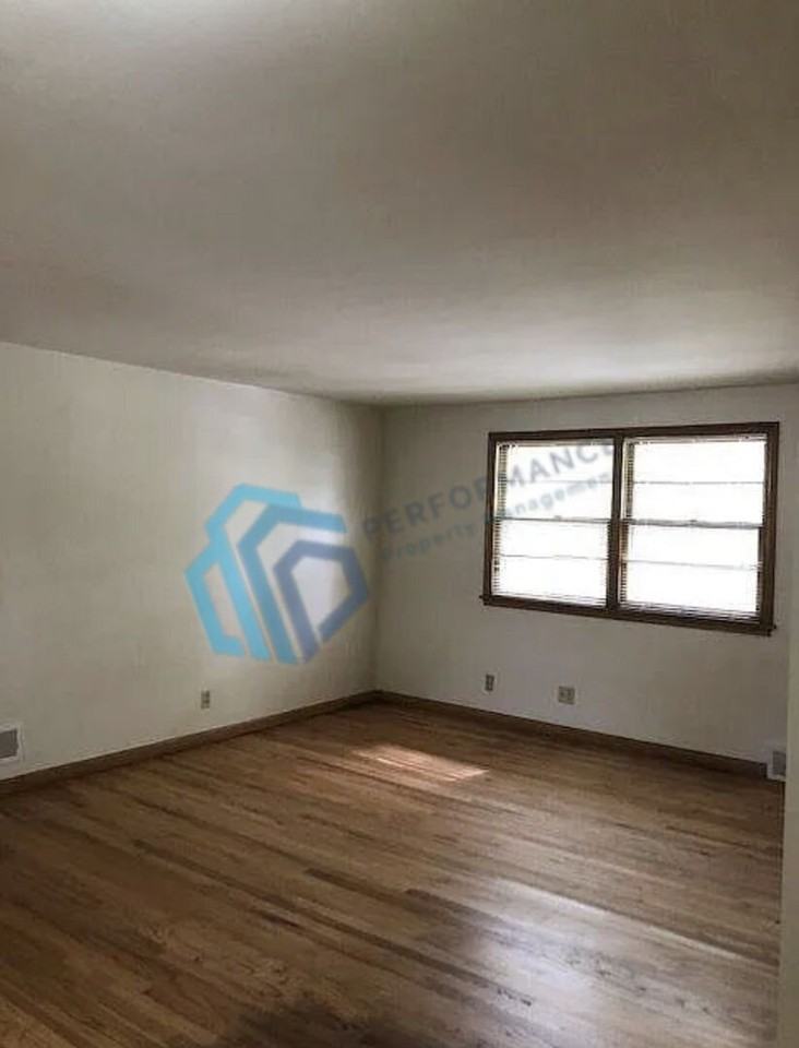 4624 Davenport St #3 - Photo 7 of 7