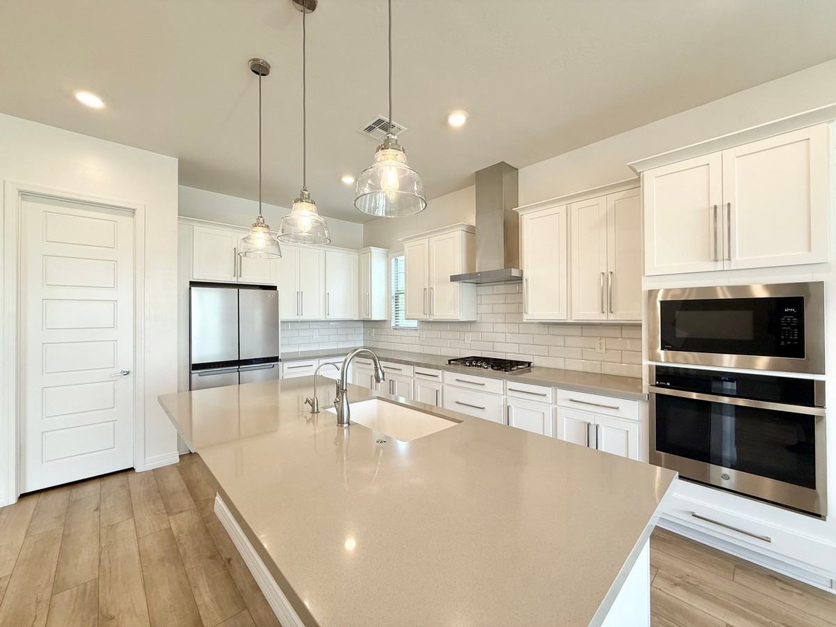 22696 E Bonanza Way - Photo 3 of 37
