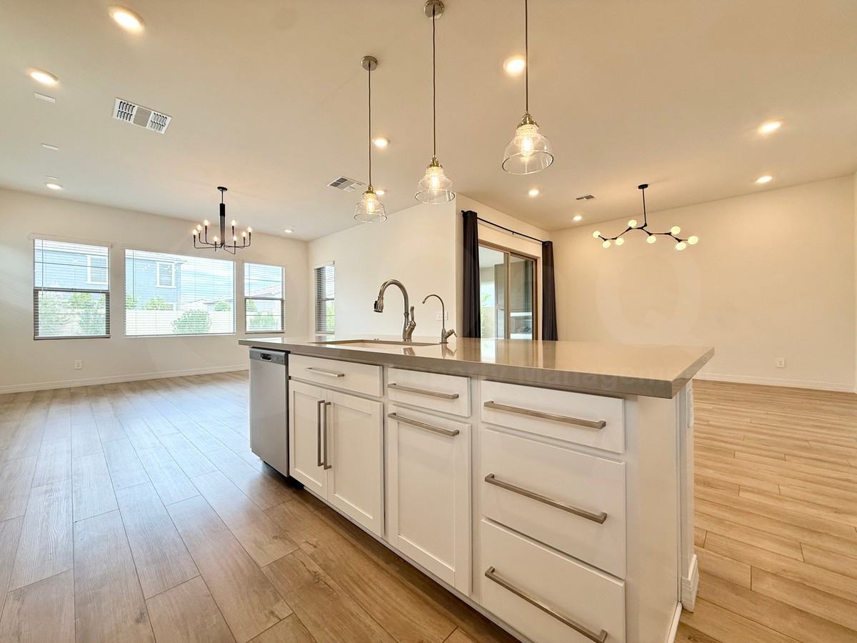 22696 E Bonanza Way - Photo 4 of 37