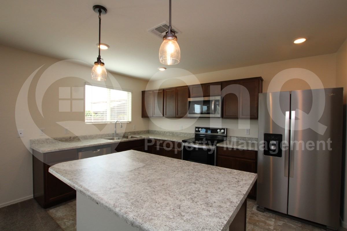 1547 E Desert Breeze Dr - Photo 2 of 19