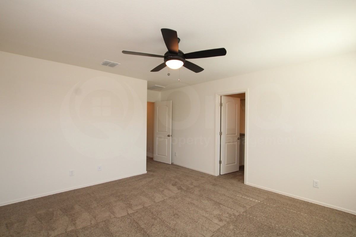 1547 E Desert Breeze Dr - Photo 4 of 19