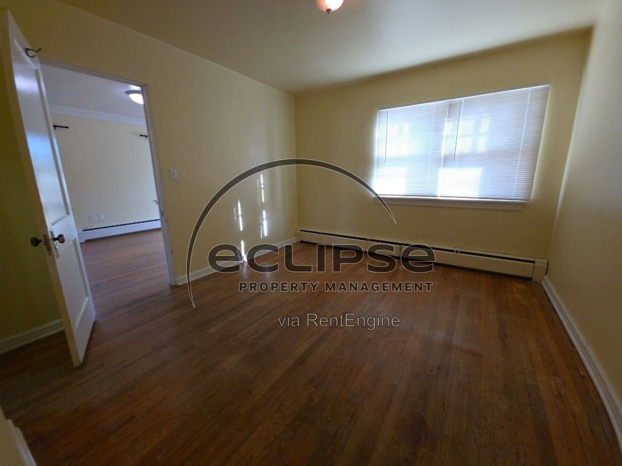 909 3rd St - Photo 3 of 11