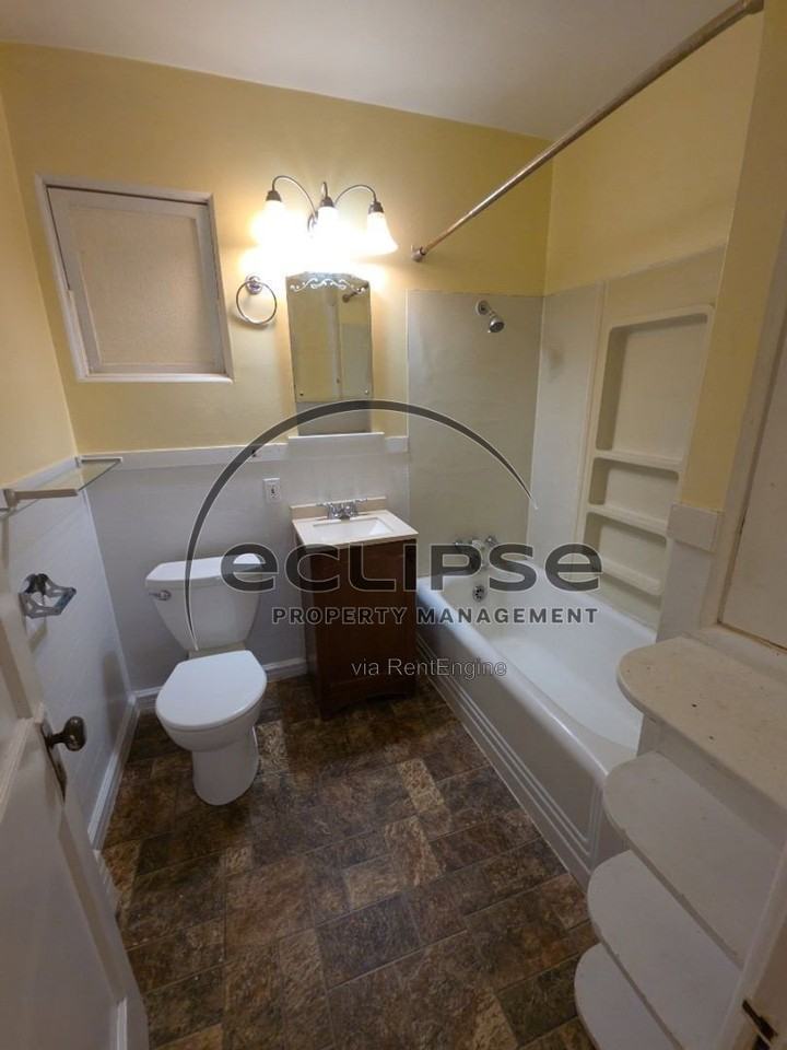 909 3rd St - Photo 6 of 11