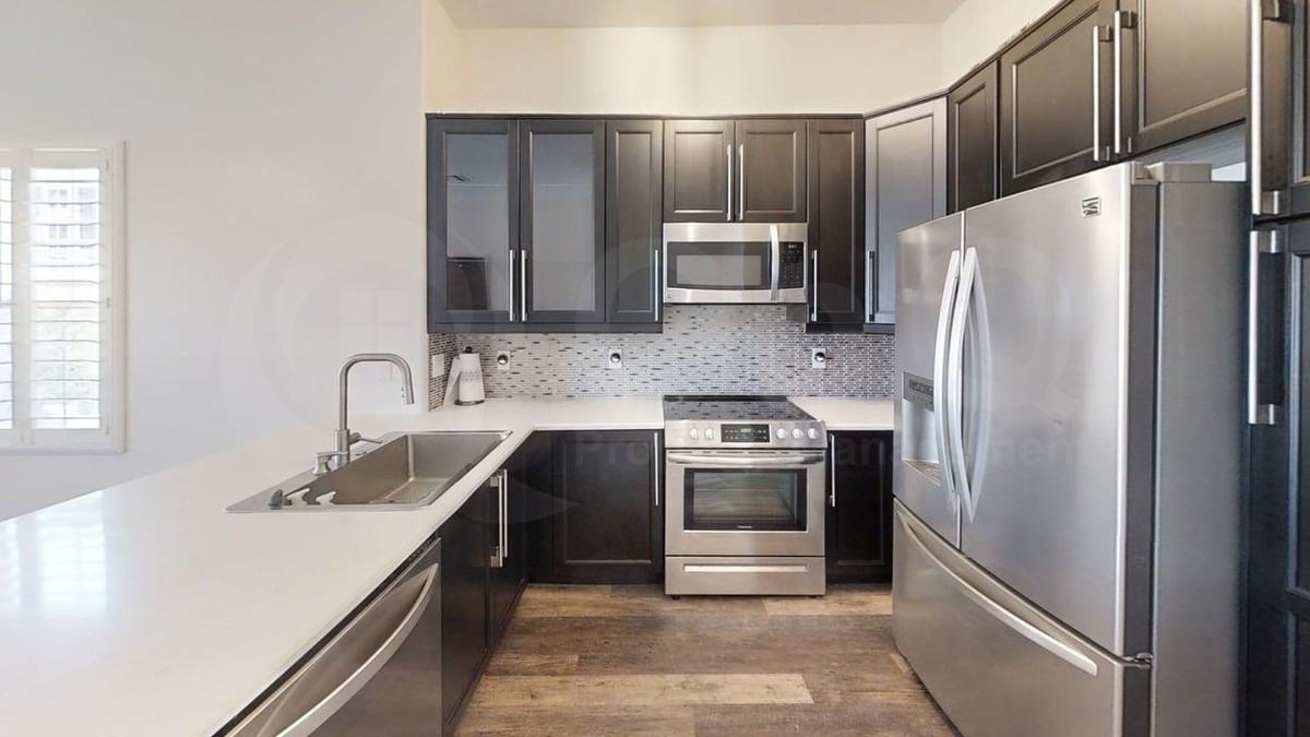 102 W Laurel Ct - Photo 3 of 18