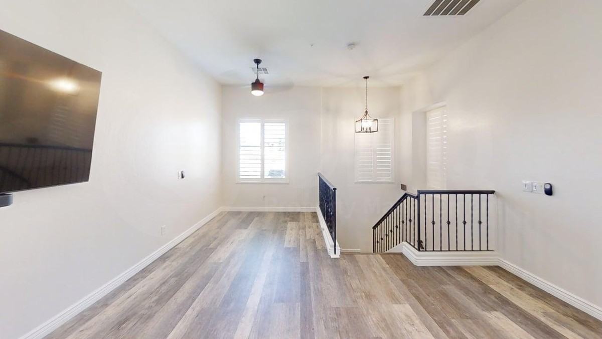 102 W Laurel Ct - Photo 5 of 18