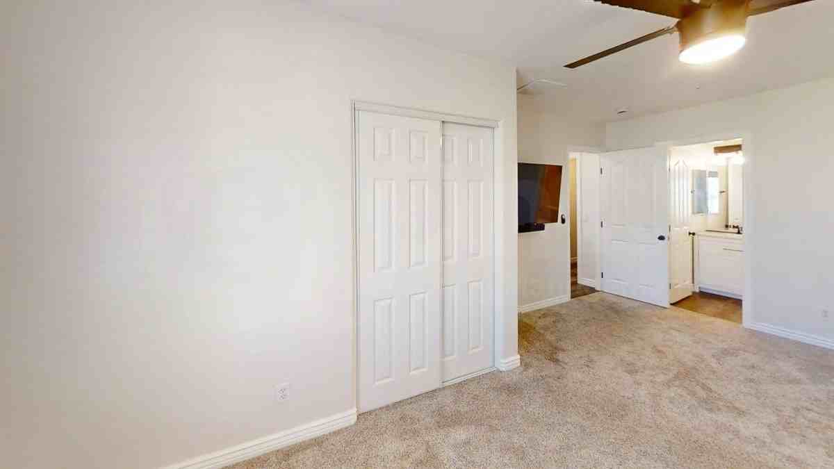 102 W Laurel Ct - Photo 7 of 18