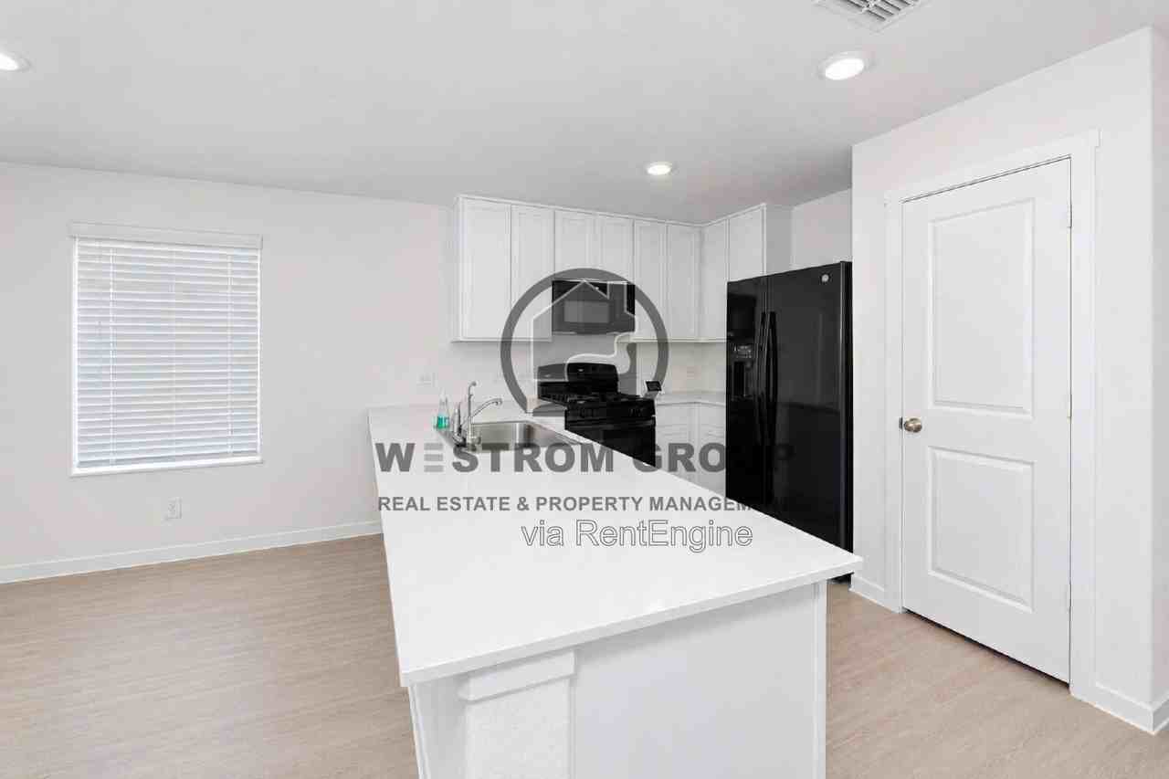 11554 Gammon Ave - Photo 7 of 35