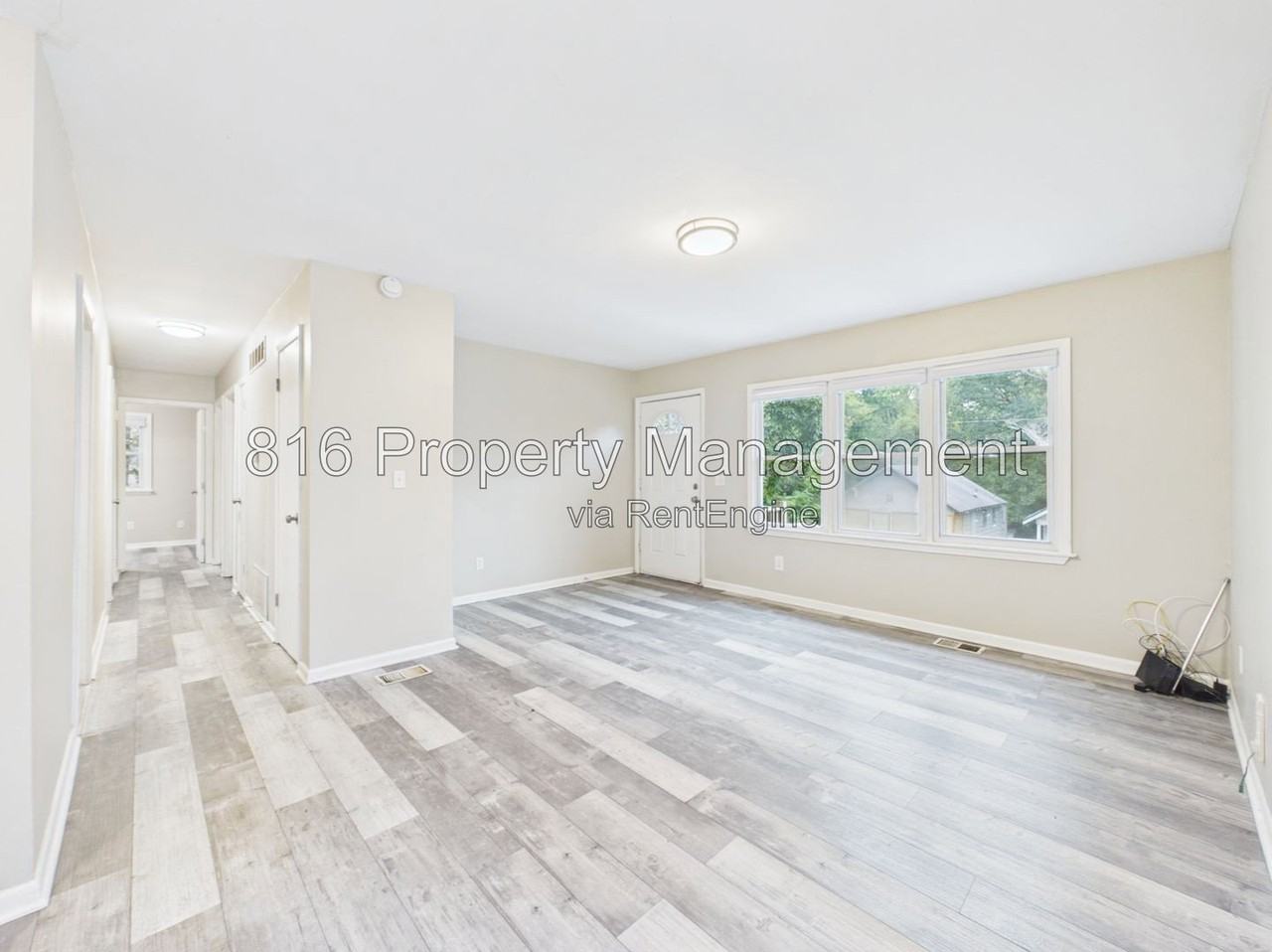 3909 E 60th Ter - Photo 2 of 23