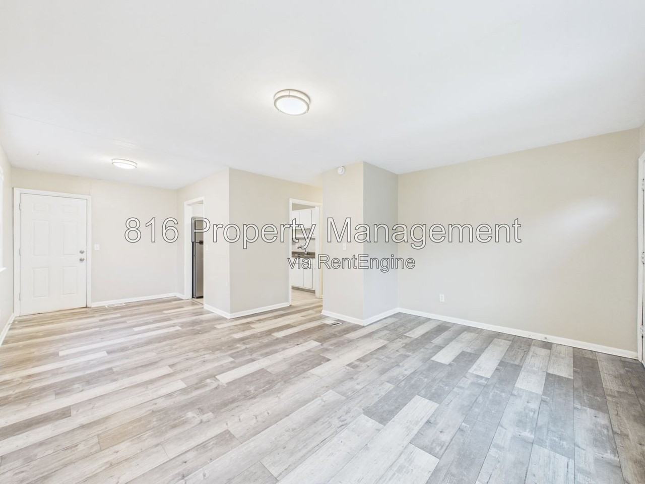 3909 E 60th Ter - Photo 3 of 23