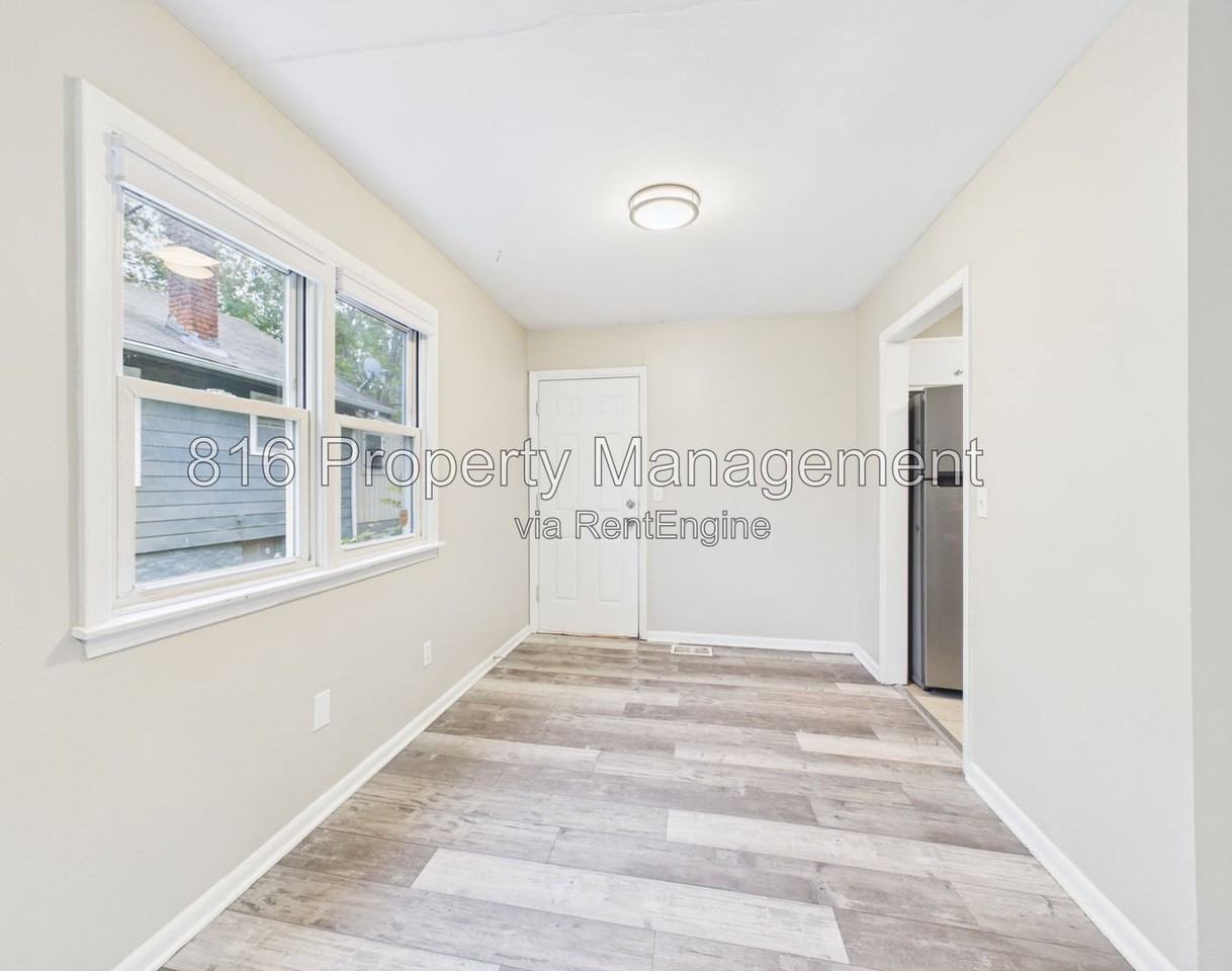 3909 E 60th Ter - Photo 5 of 23