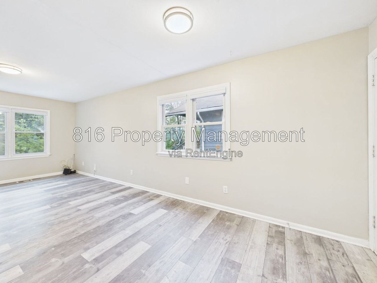 3909 E 60th Ter - Photo 6 of 23