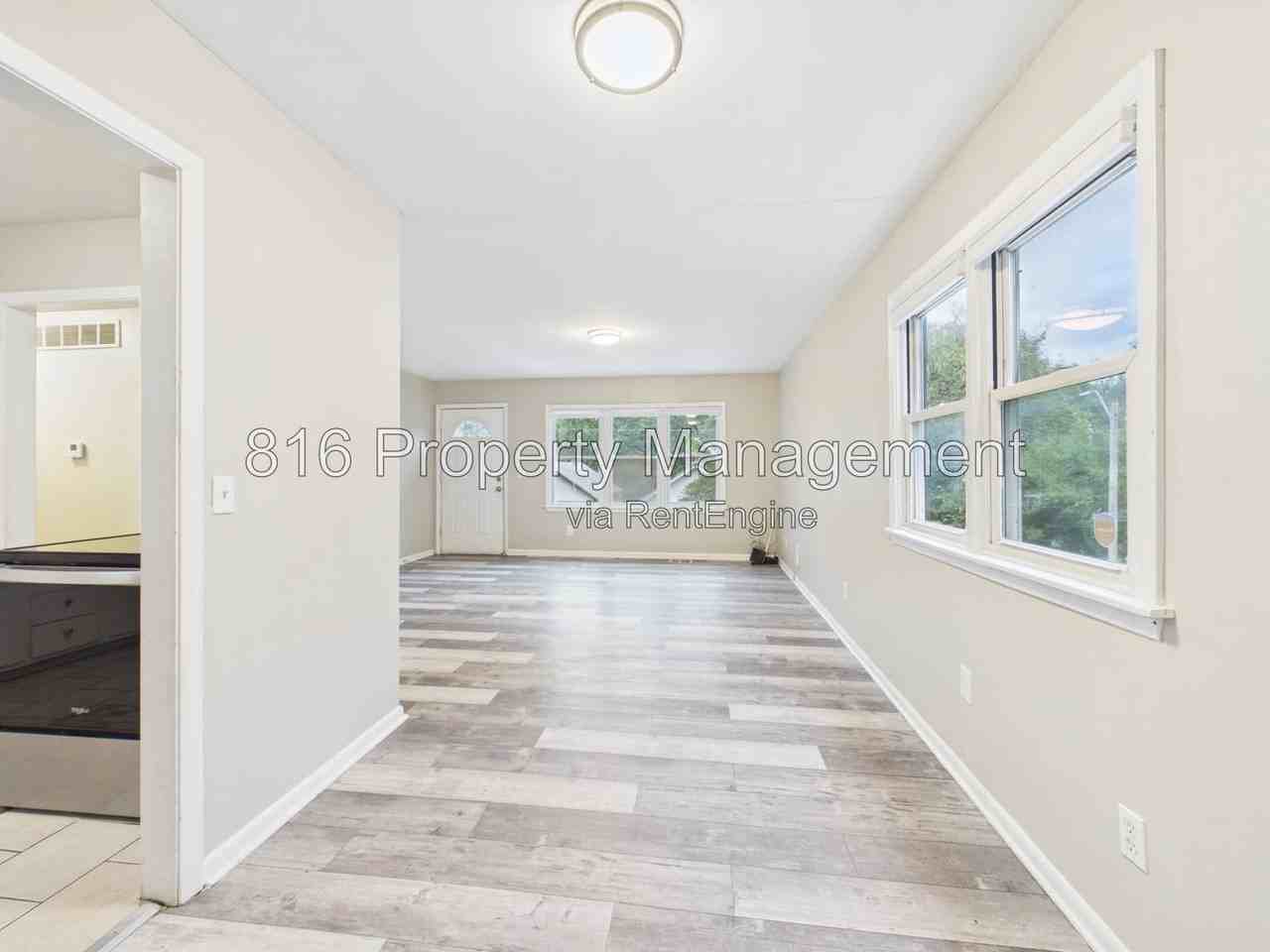 3909 E 60th Ter - Photo 7 of 23