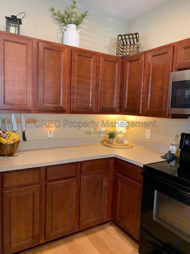321 Flyway Rd - Photo 3 of 7