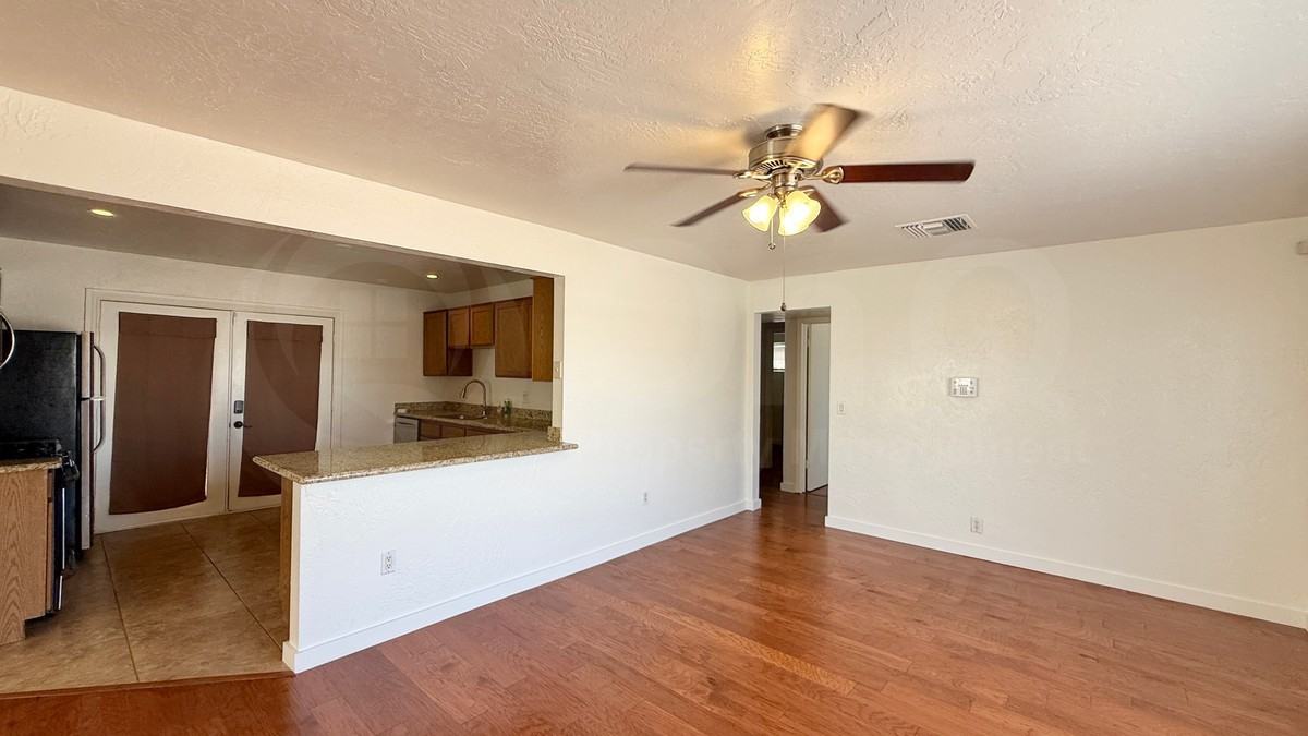 517 E Orchid Ln - Photo 3 of 16