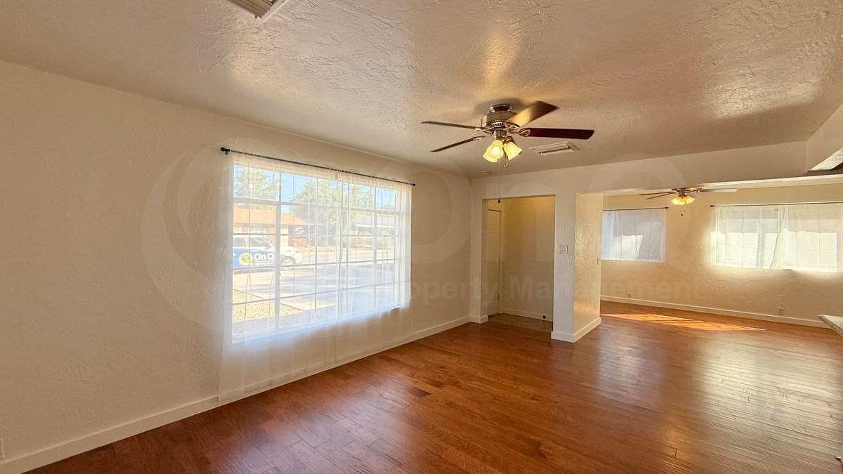 517 E Orchid Ln - Photo 4 of 16