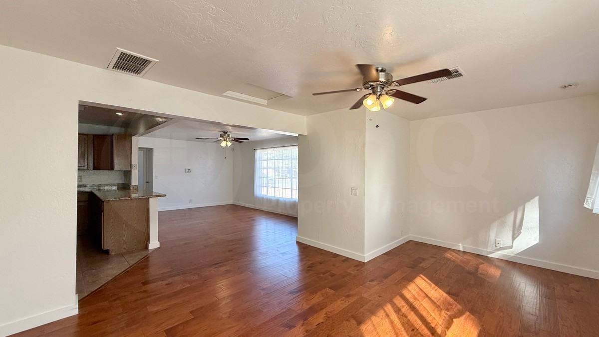 517 E Orchid Ln - Photo 6 of 16