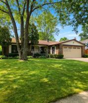 1084 Crofton Ln - Photo 1 of 1