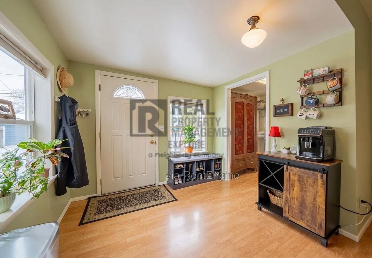 828 4th Ave E - Photo 3 of 17