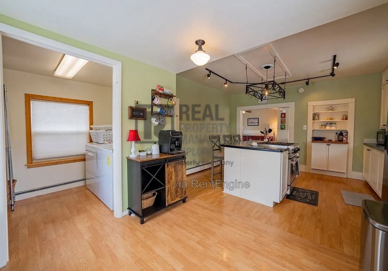 828 4th Ave E - Photo 5 of 17