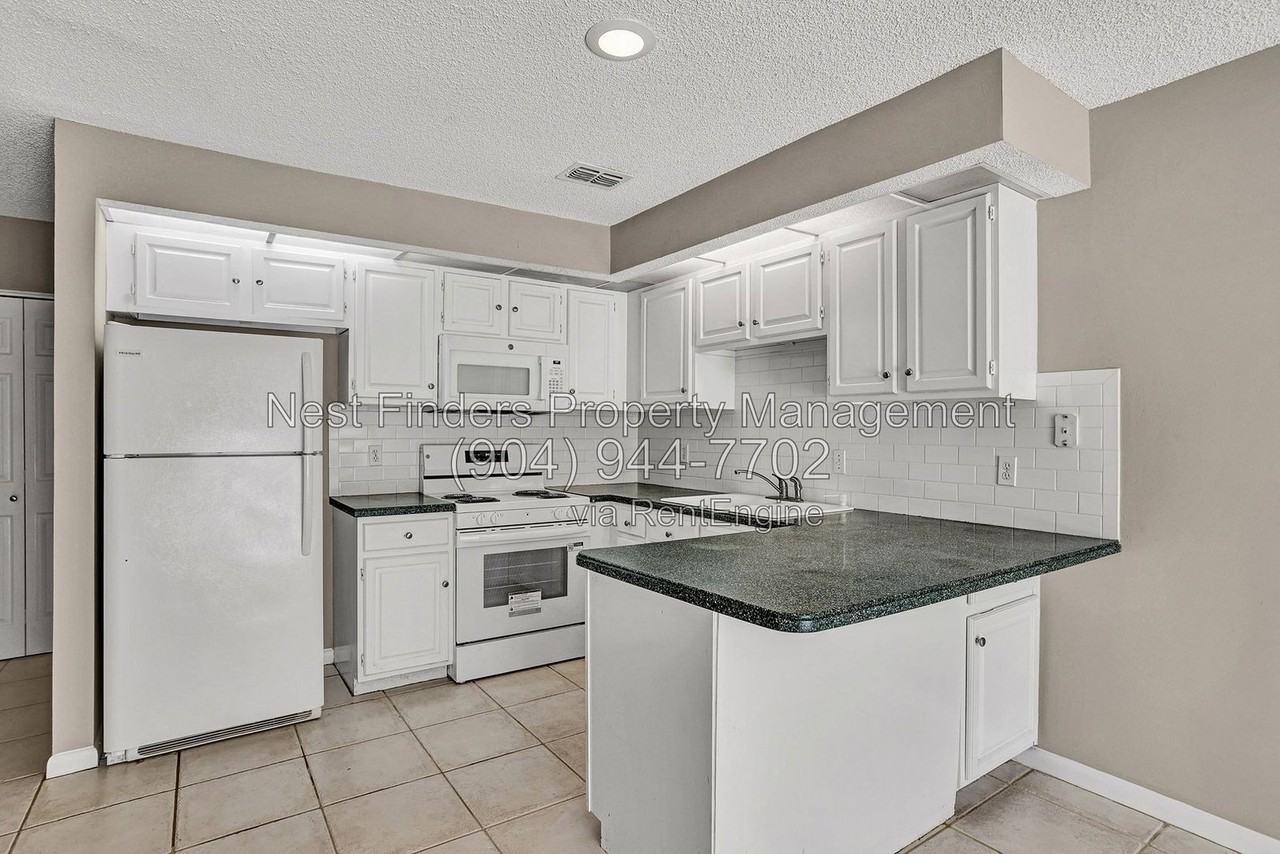 9927 Moorings Dr - Photo 4 of 28