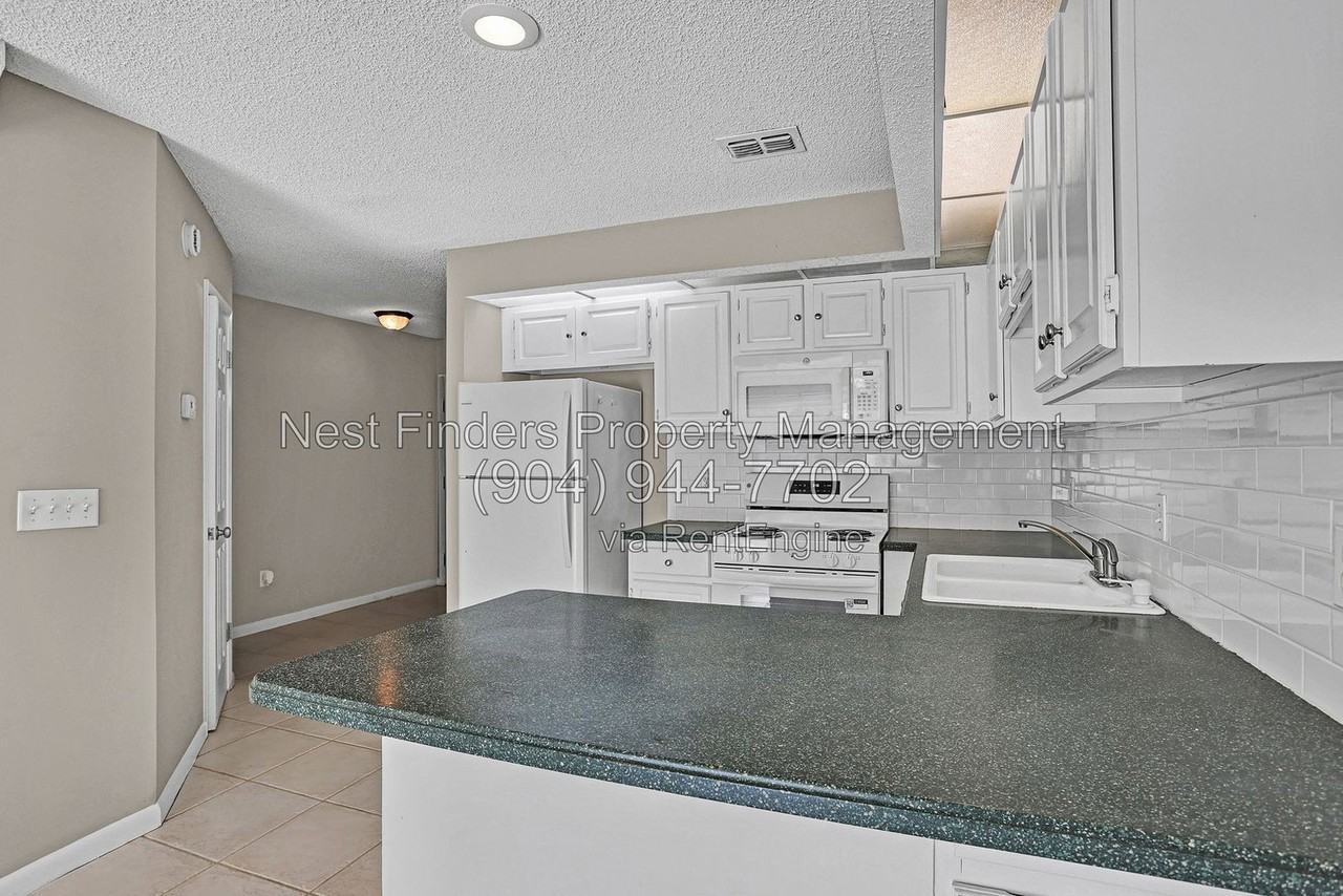 9927 Moorings Dr - Photo 5 of 28