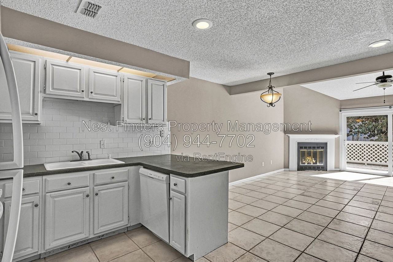 9927 Moorings Dr - Photo 6 of 28