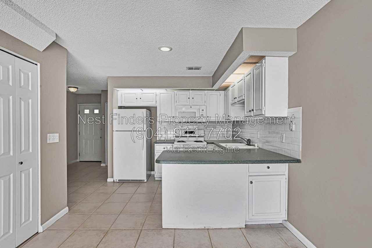 9927 Moorings Dr - Photo 7 of 28