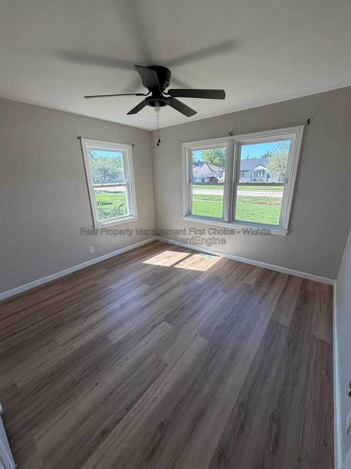 1816 S Millwood St - Photo 3 of 5