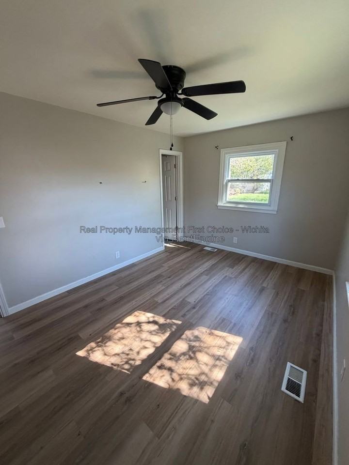 1816 S Millwood St - Photo 5 of 5