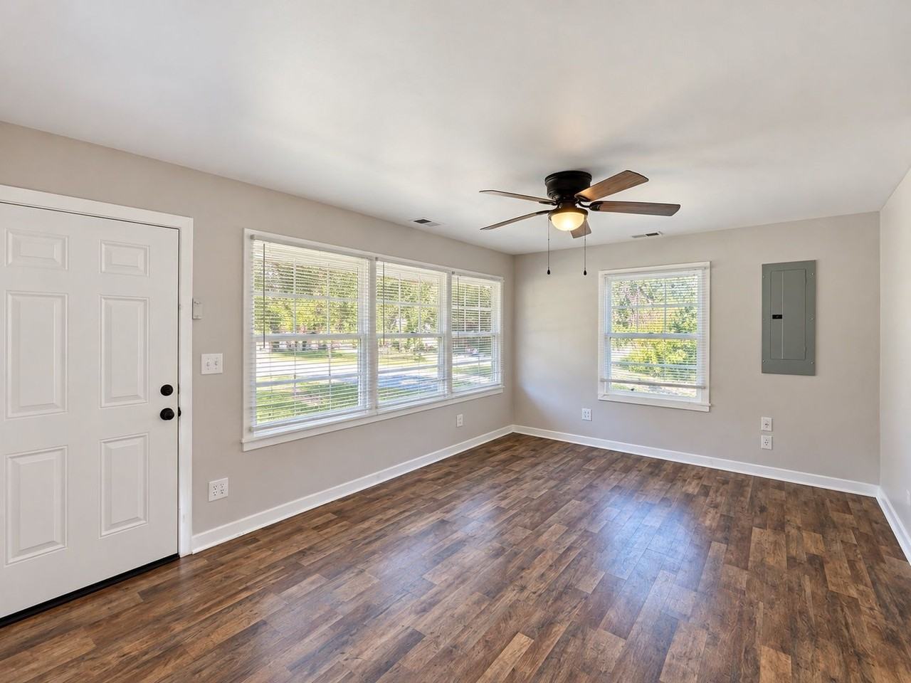 2401 Falcon Rd - Photo 3 of 13