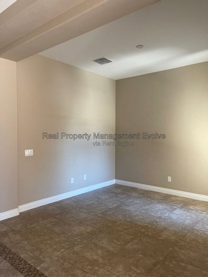18368 W Thunderhill Pl - Photo 4 of 17