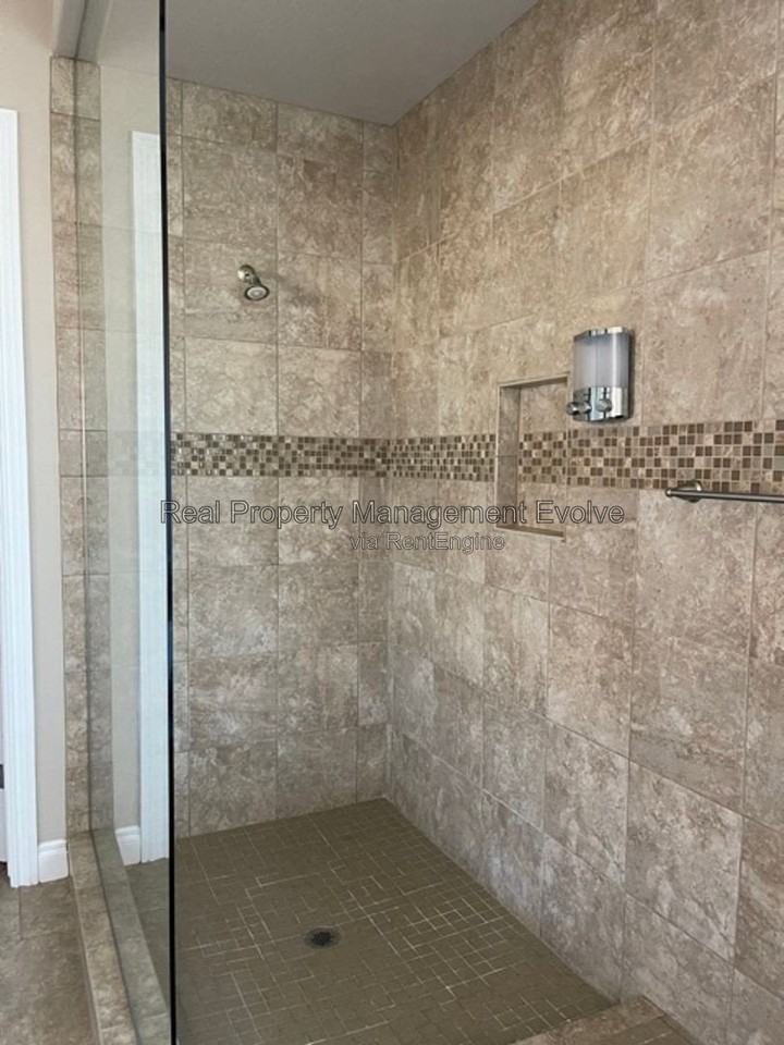 18368 W Thunderhill Pl - Photo 6 of 17