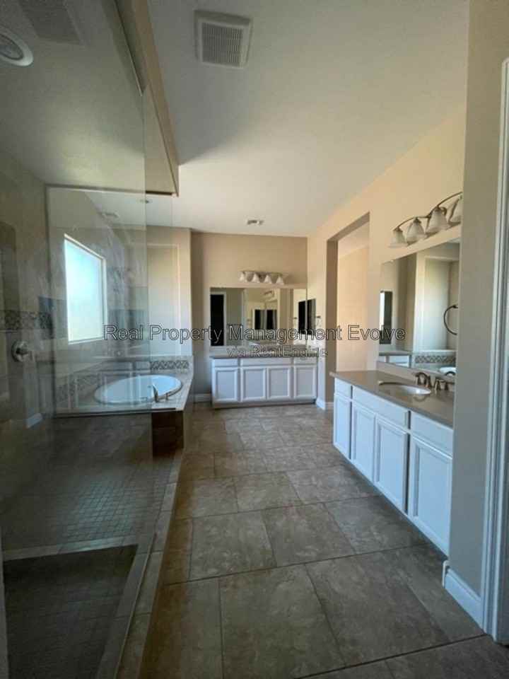 18368 W Thunderhill Pl - Photo 7 of 17