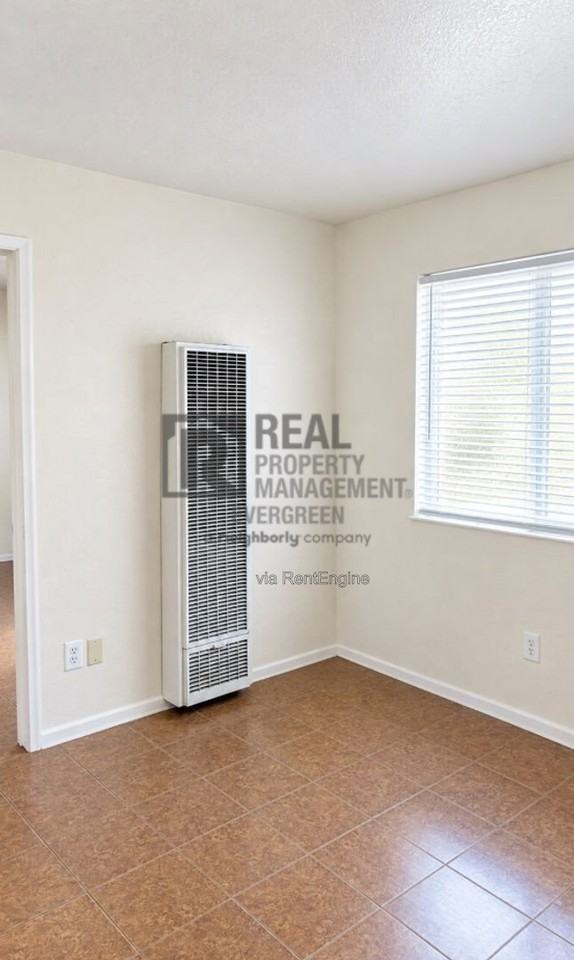 210 S C St #C - Photo 2 of 5