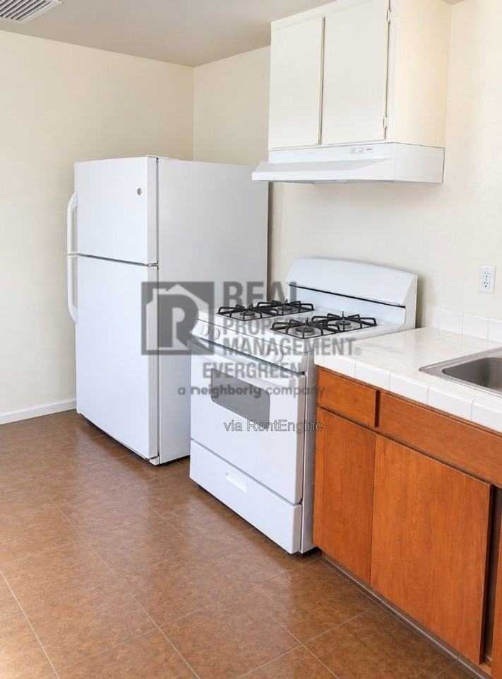 210 S C St #C - Photo 3 of 5