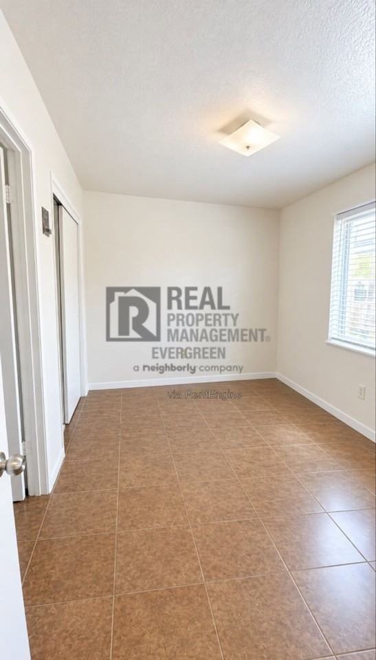 210 S C St #C - Photo 4 of 5