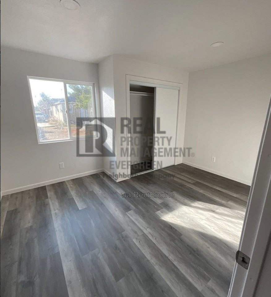 172 N F St #B - Photo 3 of 5