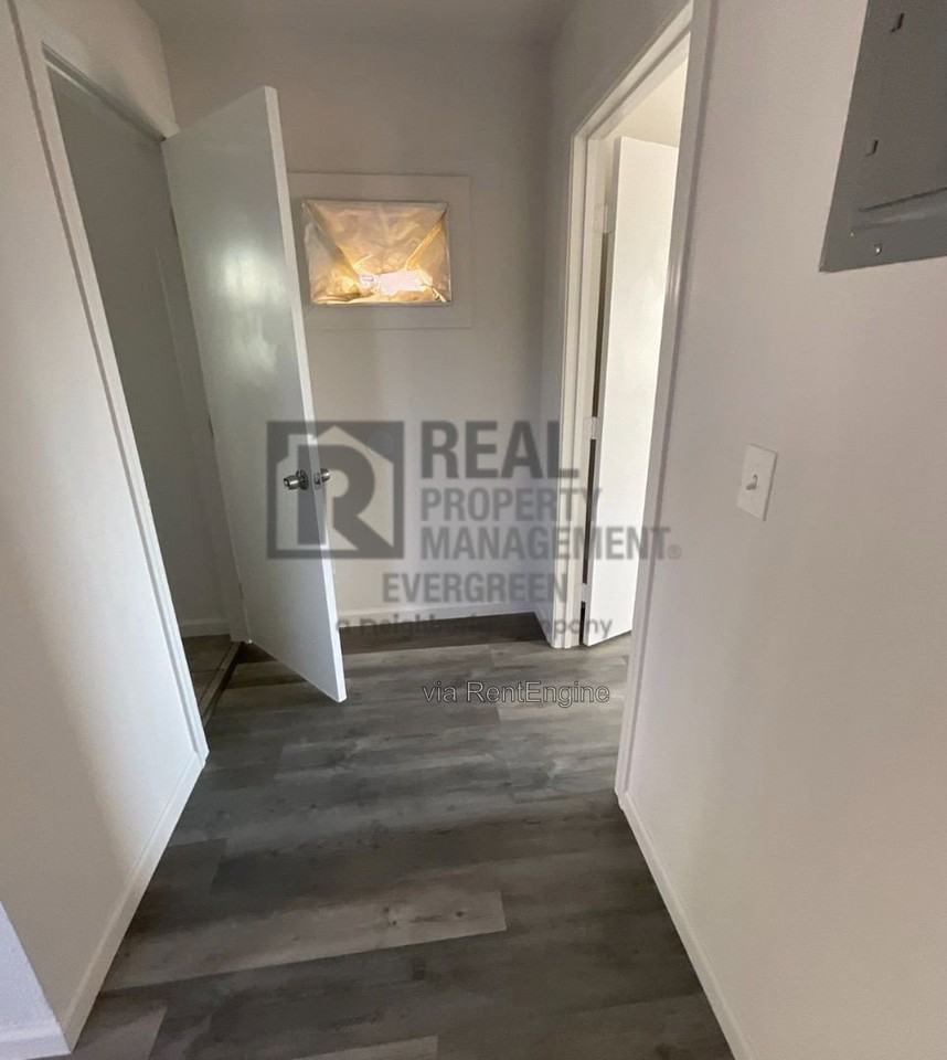 172 N F St #B - Photo 4 of 5