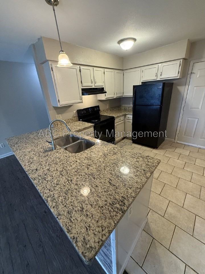 3035 W Mica St - Photo 4 of 17