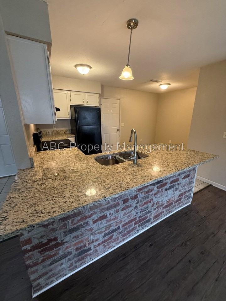 3035 W Mica St - Photo 5 of 17