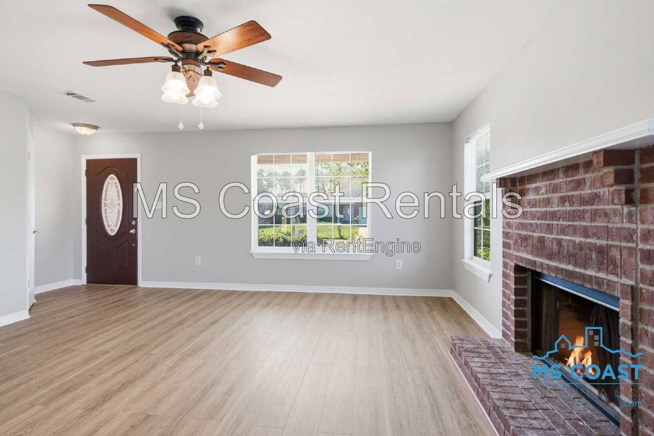14798 Nassau Dr - Photo 5 of 26