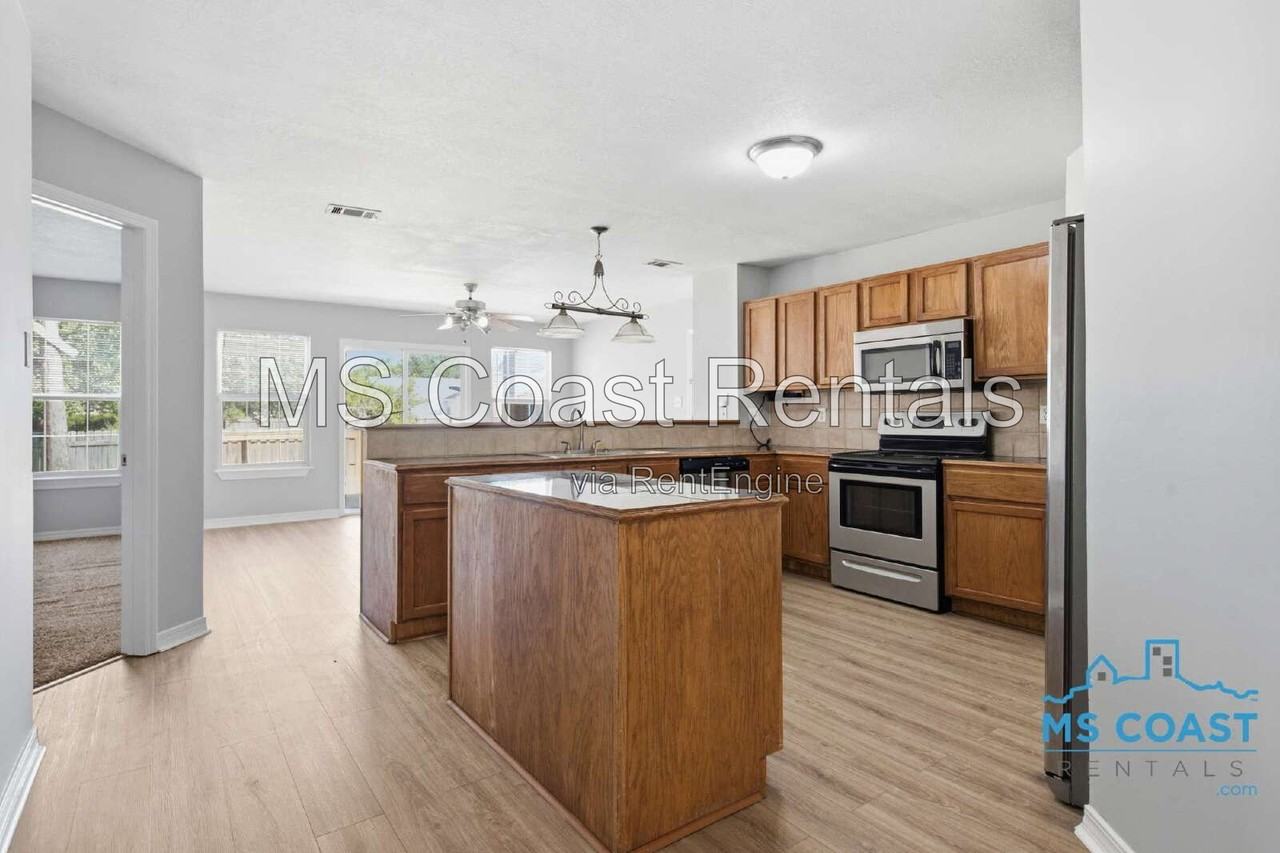 14798 Nassau Dr - Photo 6 of 26