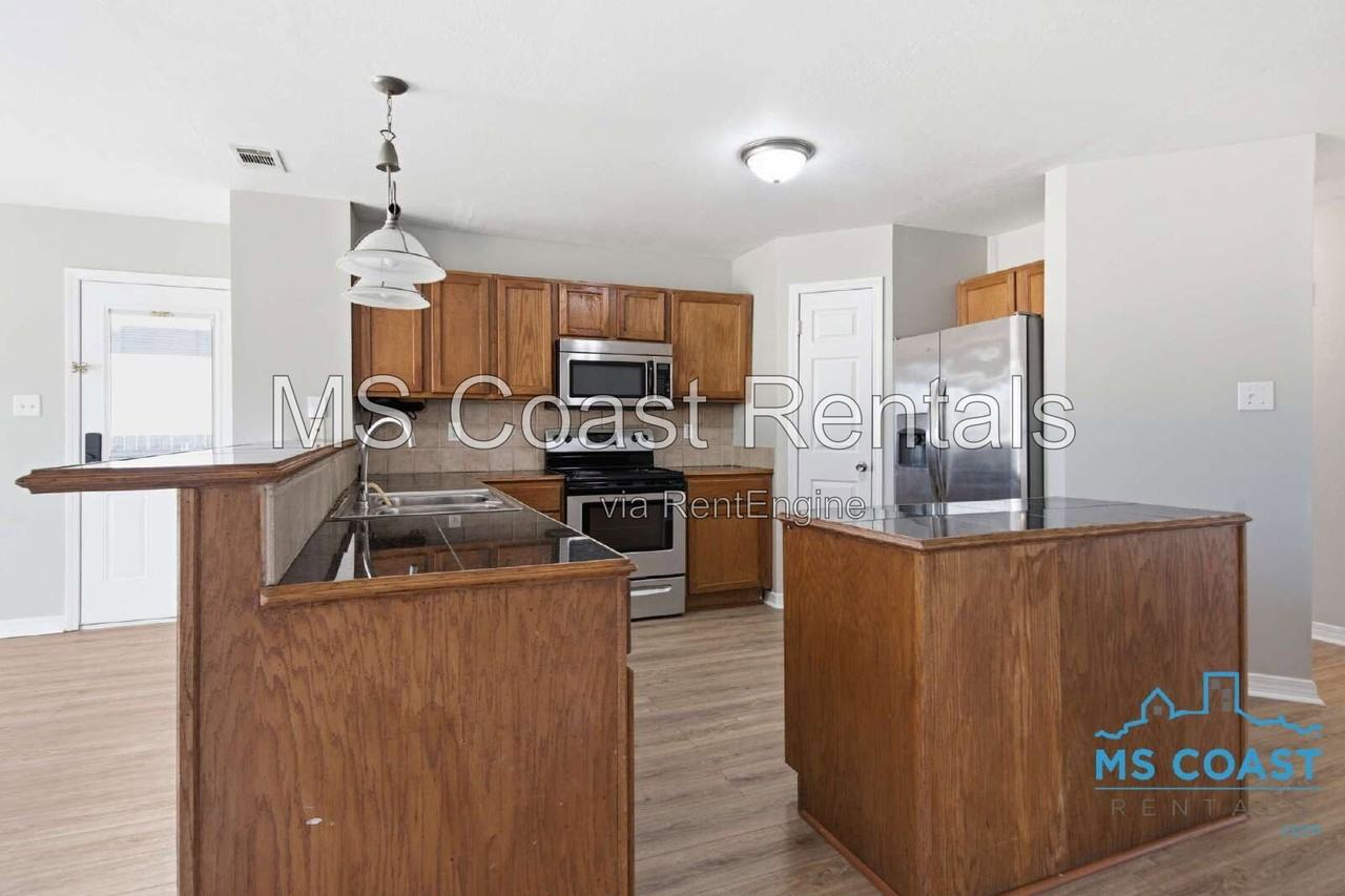 14798 Nassau Dr - Photo 7 of 26