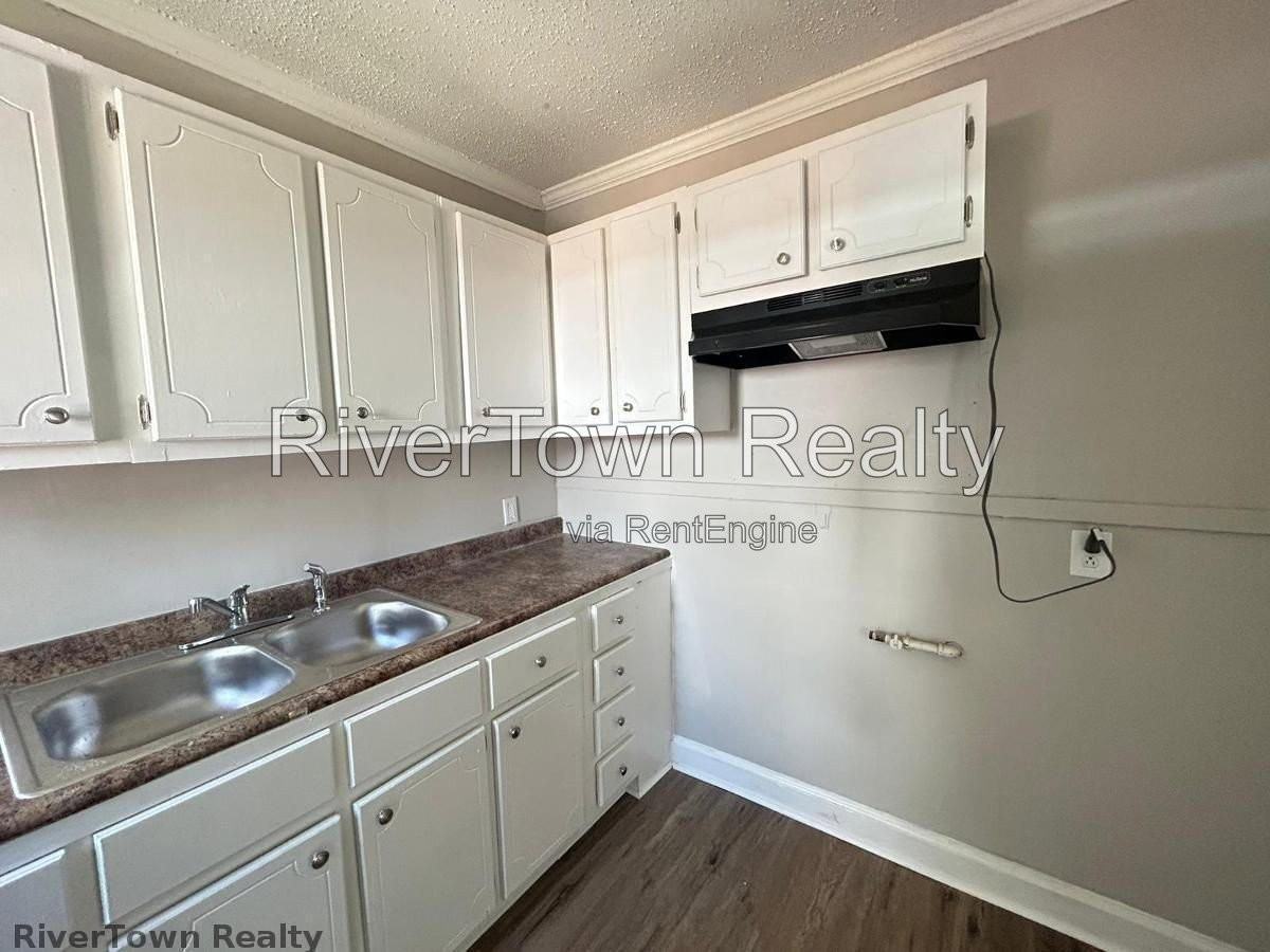 2142 Henry Cir - Photo 5 of 8