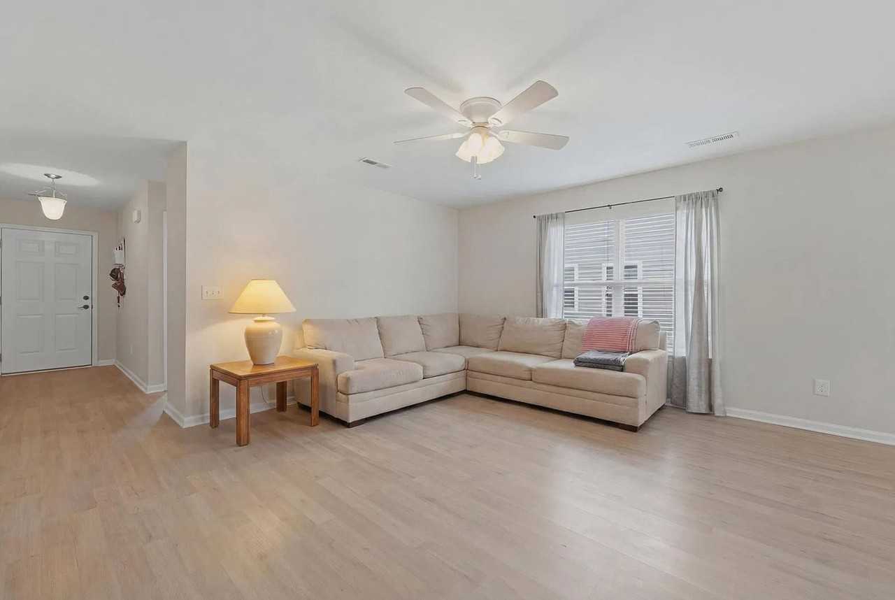 153 Tyger St - Photo 4 of 23