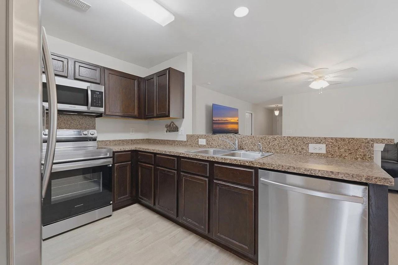 153 Tyger St - Photo 6 of 23